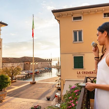 The Mansion Of Countess Rizzardi On Garda Lake Lazise Exteriör bild