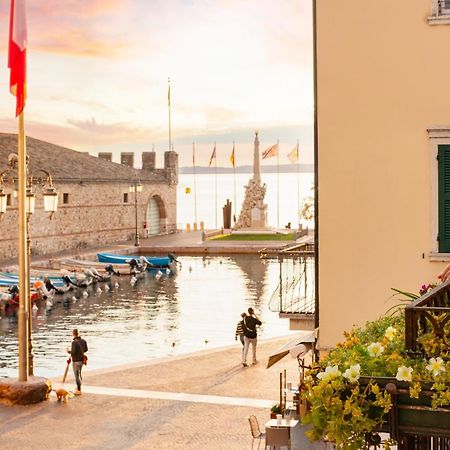 The Mansion Of Countess Rizzardi On Garda Lake Lazise Exteriör bild
