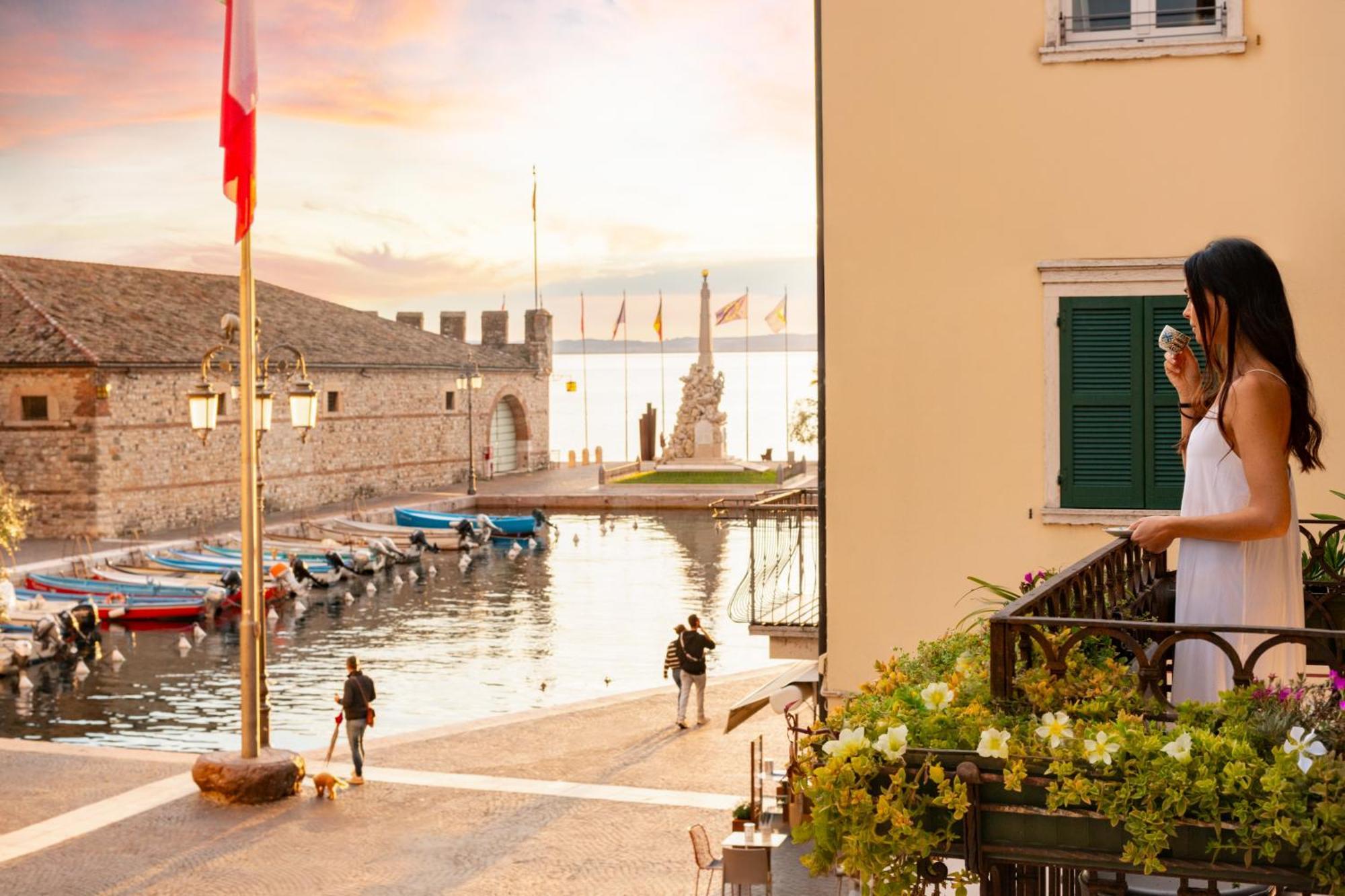 The Mansion Of Countess Rizzardi On Garda Lake Lazise Exteriör bild