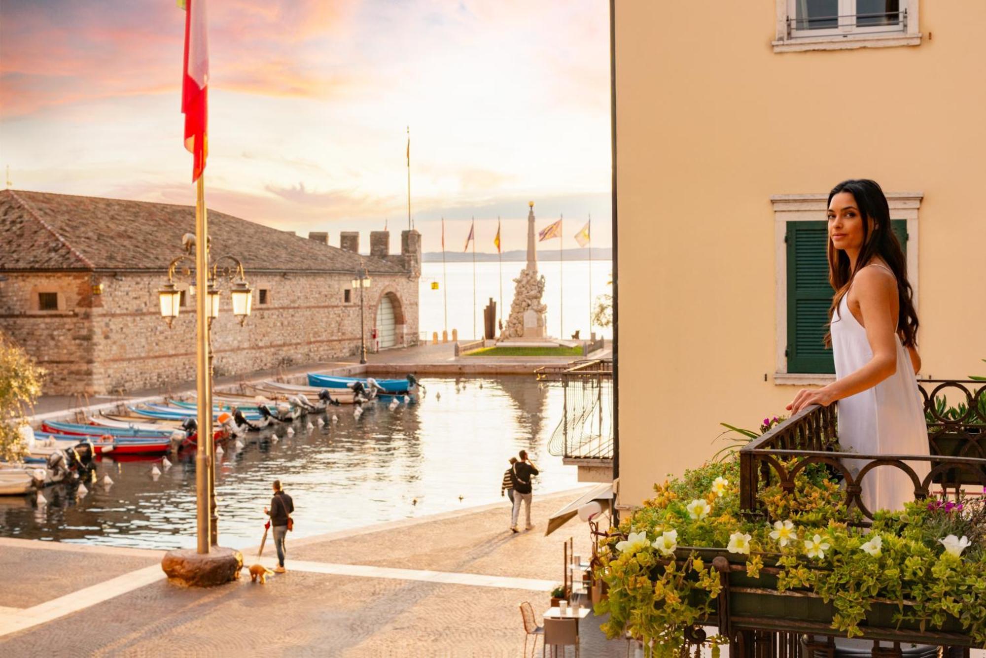 The Mansion Of Countess Rizzardi On Garda Lake Lazise Exteriör bild