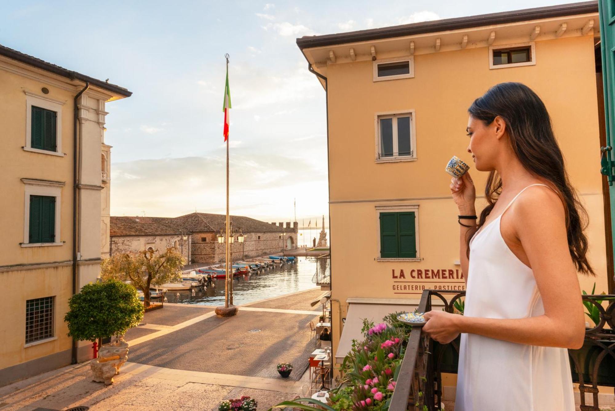 The Mansion Of Countess Rizzardi On Garda Lake Lazise Exteriör bild
