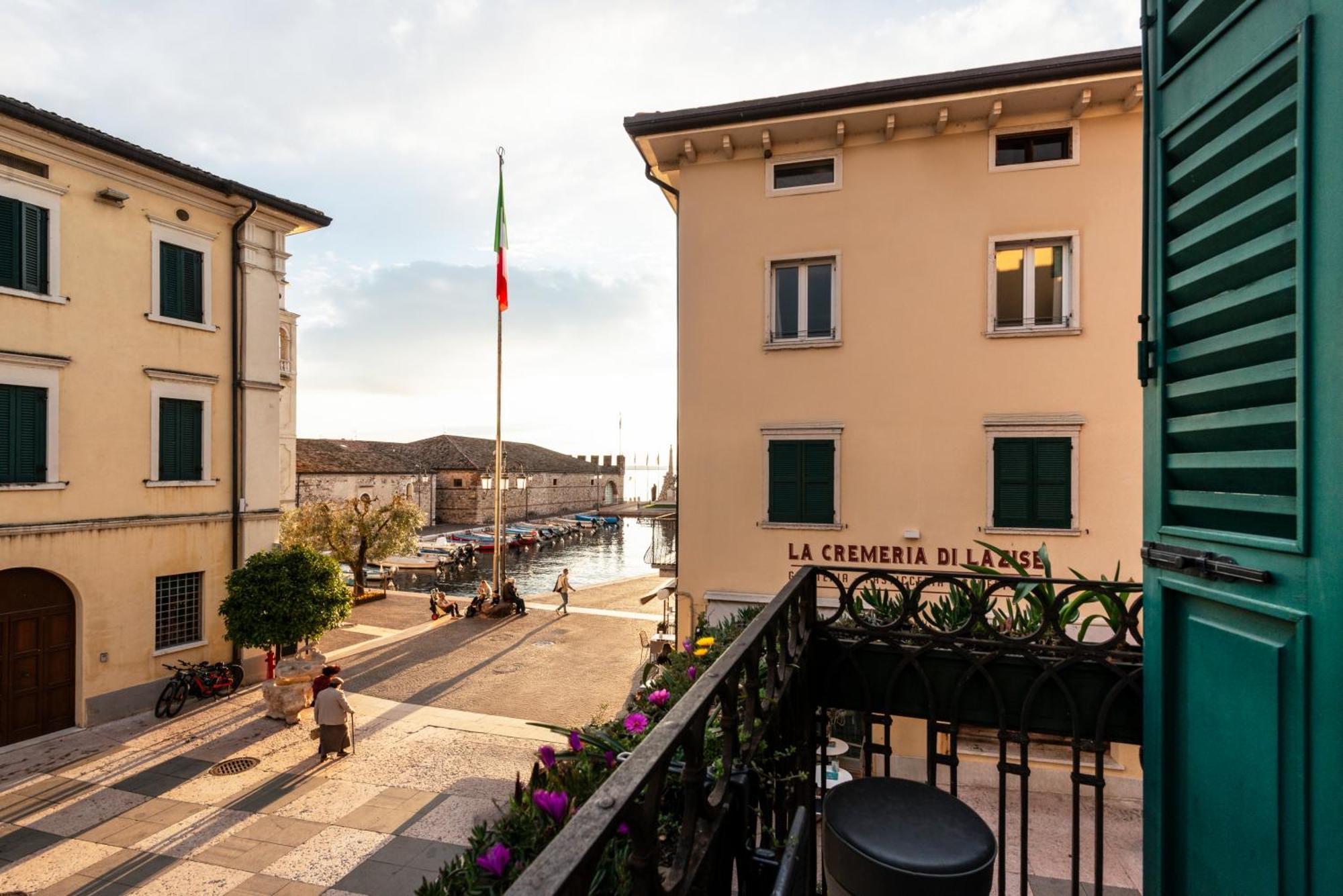 The Mansion Of Countess Rizzardi On Garda Lake Lazise Exteriör bild