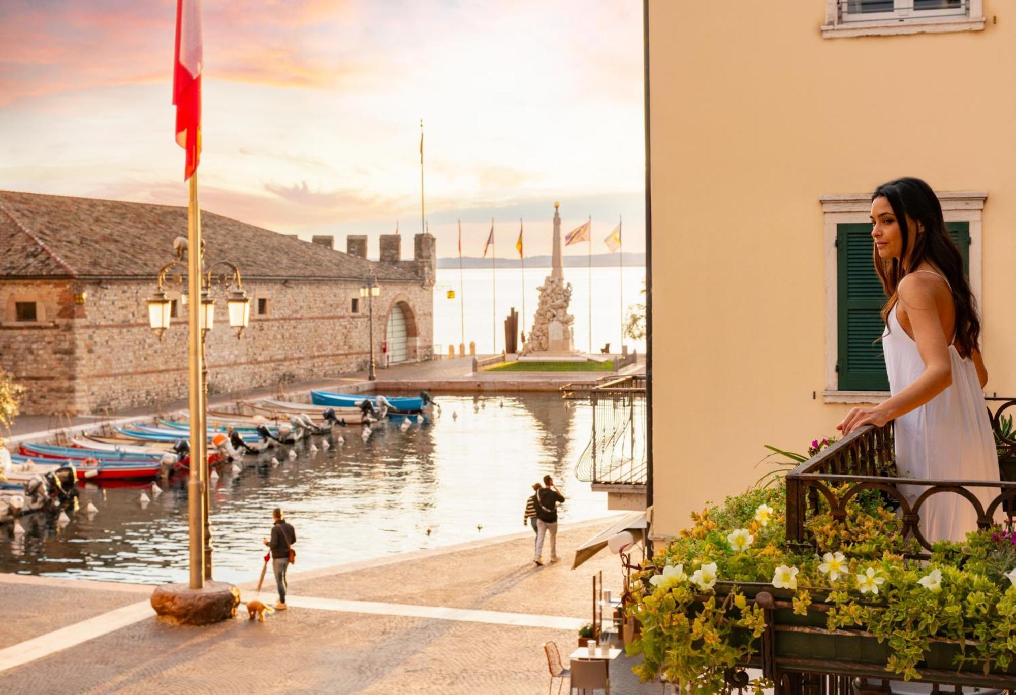 The Mansion Of Countess Rizzardi On Garda Lake Lazise Exteriör bild